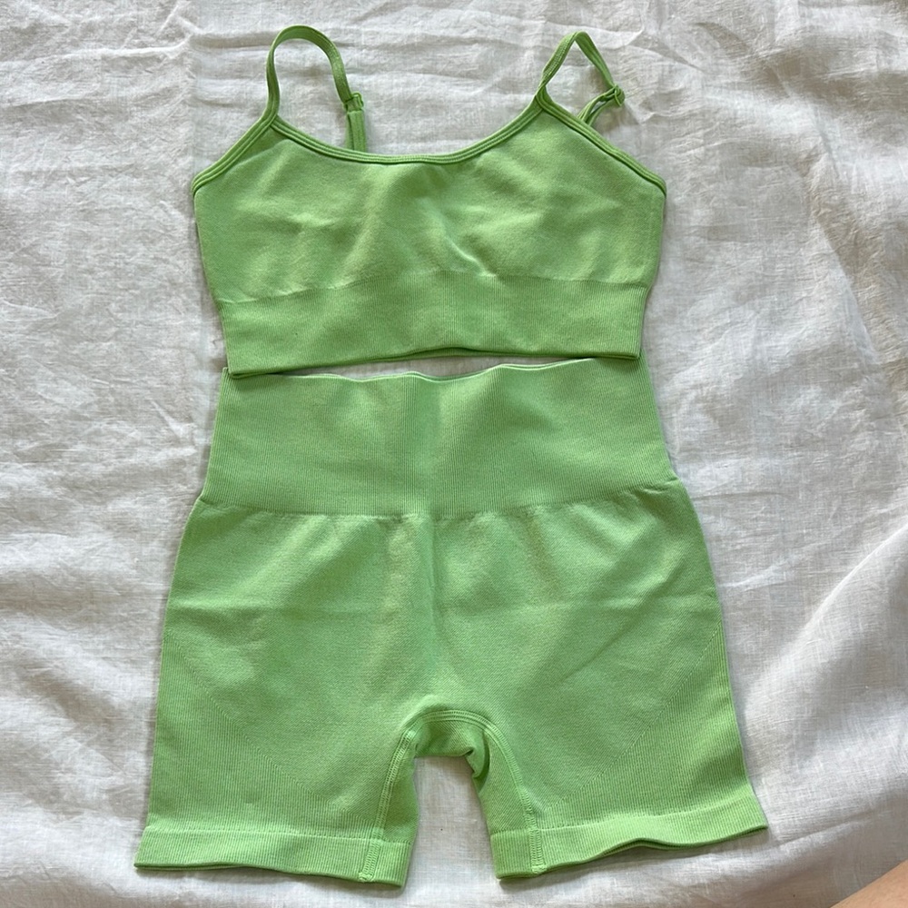 Amazon Green Seamless Sports Bra and Shorts Set